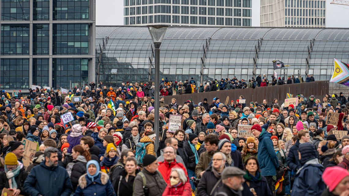 Teil der Brandmauer um den Deutschen Bundestag
