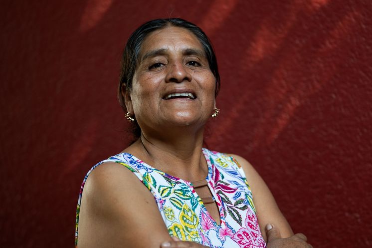 Oaxaca, Mexiko, 21.11.2025: Portrait von Yolanda Pérez Cruz, 55 Jahre. Ihr Mann Pablo, ein indigener Umweltschützer, wurde unrechterweise zu 30 Jahren Gefängnis verurteilt. Zusammen mit Consorcio kämpft sie weiter für seine Freiheit.Partnerorganisation: Consorcio