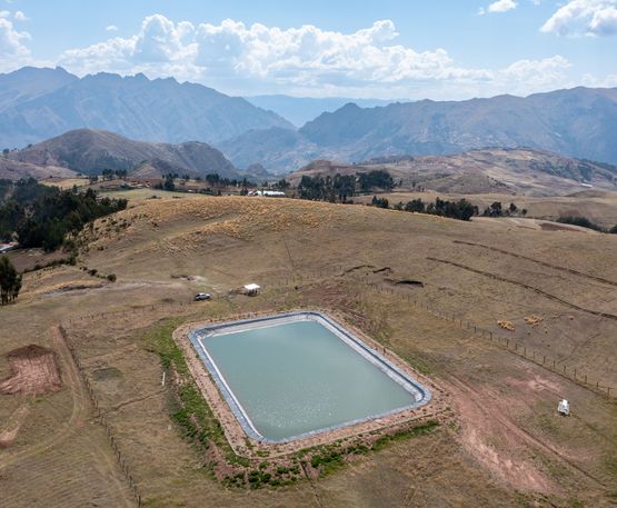 Das Projekt Arariwa in Cusco kümmert sich um die Entwicklung von nachhaltiger Familienlandwirtschaft in der Region.Foto: Ein künstlich angelegtes Wasserreservoir.Projektpartner: ARARIWA - Asociacion Arariwa
