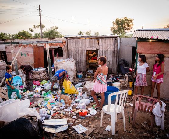 In der Gemeinde Cerro Poty leben viele indigene Familien von Recyling, indem sie den Müll weiterverkaufen.Projektpartner: Callescuela