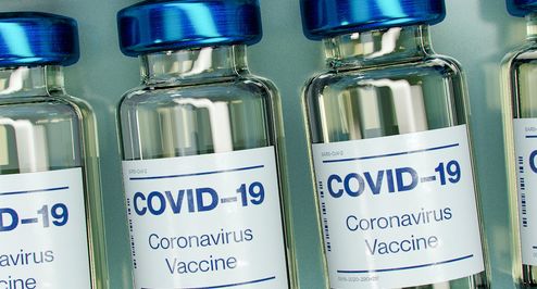 Mehrere Dosen Impfstoff gegen Covid-19.