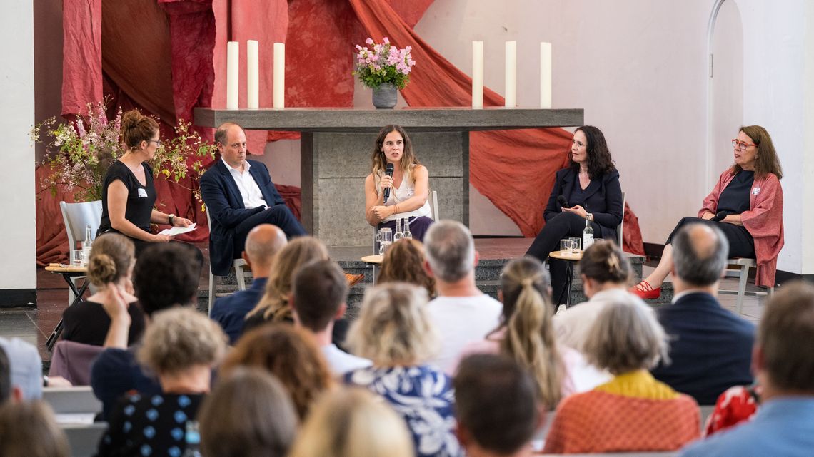 Panel "Friedenstauglich hier und dort"