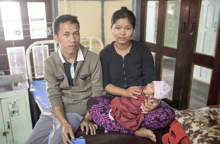 Myanmar, Gesundheit, Baby, Arzt, Krankenhaus, Krankenbett, krank, Geburt, Frau, Mutter