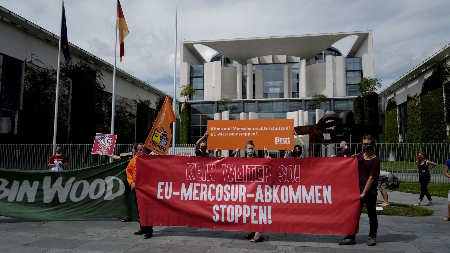 Berlin, 29.06.2020 Demonstration vor dem Kanzleramt "Stopp EU-Mercosur-Abkommen" 