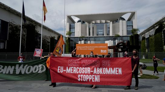 Berlin, 29.06.2020 Demonstration vor dem Kanzleramt "Stopp EU-Mercosur-Abkommen" 