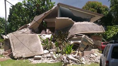 Vom Erdbeben zerstörtes Haus