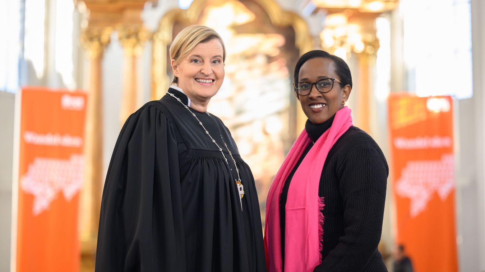 Dr. Dagmar Pruin (links) und Gloria Nimpundu (rechts)