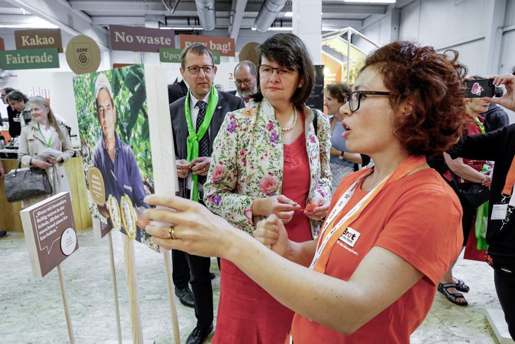 21. Juni 2019. Dr. Maria Flachsbarth, Staatssekretärin im BMZ am  Stand von Brot für die Welt beim Evangelischen Kirchentag in Dortmund