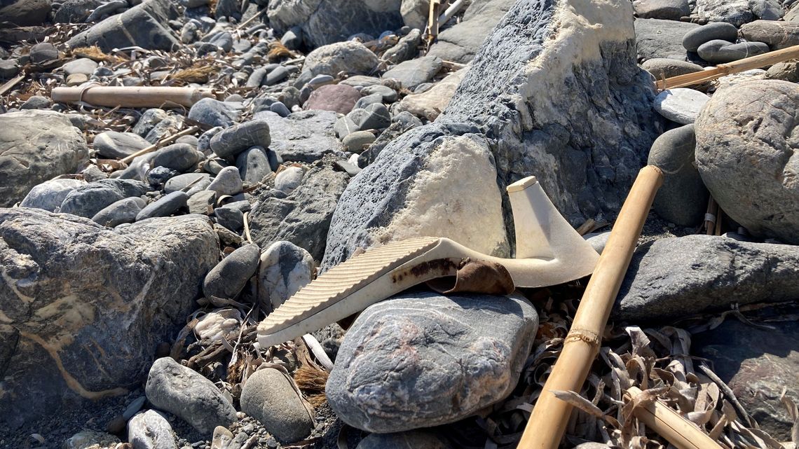 Stöckelschuh an der Küste von Kos