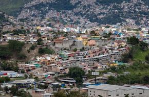 Armenviertel wie inTegucigalpa, der Hautstadt von Honduras, führen in Krisenzeiten zu zunehmender häuslicher Gewalt gegen Frauen und Kinder