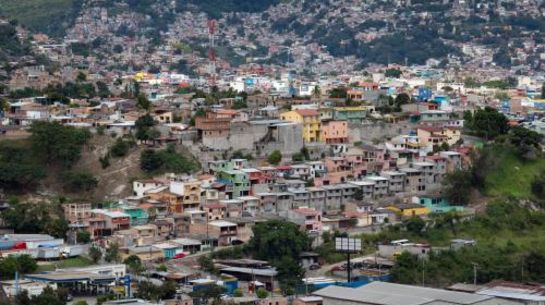 Armenviertel wie inTegucigalpa, der Hautstadt von Honduras, führen in Krisenzeiten zu zunehmender häuslicher Gewalt gegen Frauen und Kinder