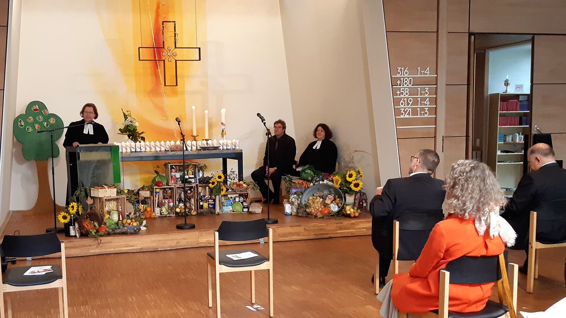 Die Predigt hielt die stellv. Kirchenpräsidentin Ulrike Scherf