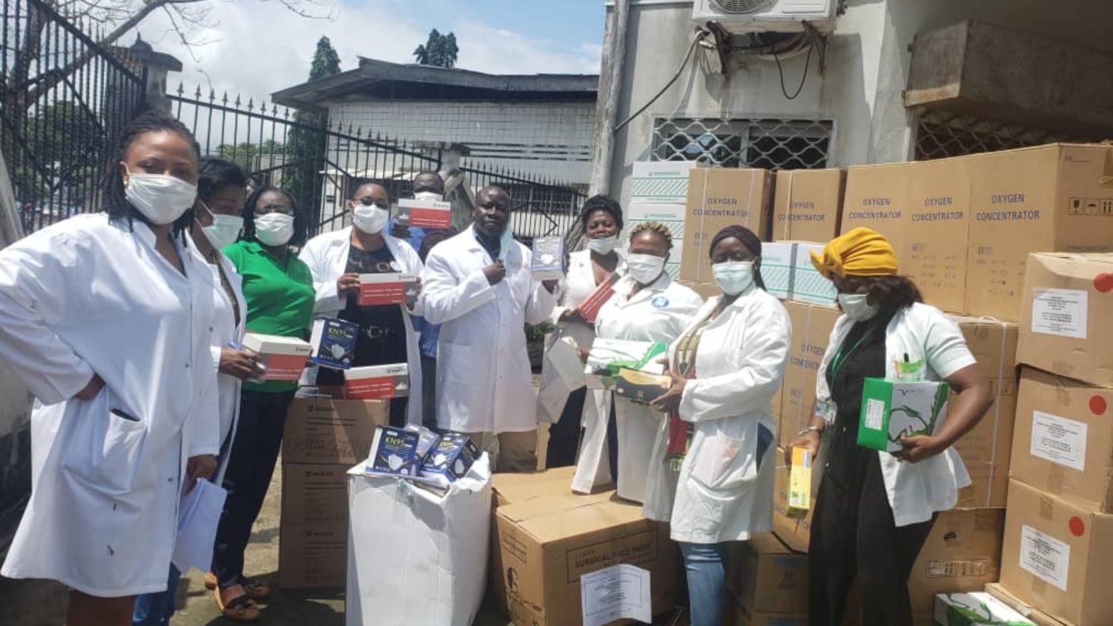 Die erste Lieferung für die Cameroon Babtist Convention Health Services (CBCHS) ist eingetroffen
