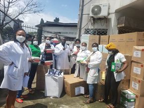 Die erste Lieferung für die Cameroon Babtist Convention Health Services (CBCHS) ist eingetroffen