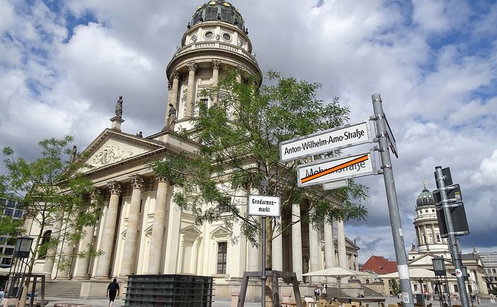 Dekoloniale Bildung: Wer entscheidet, welches Wissen zählt?