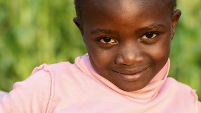 Malawi, Thyolo, NGO CARD Churches Action in Relief and Development, Bewaesserungssystem im Dorf Samuti, Kinder