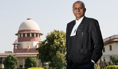Menschenrechtsanwalt und Aktivist Colin Gonsalves vor dem Supreme Court in Delhi. Gonsalves (66) ist Traeger des 'Right Livelihood' Award 2017, dem sogenannte Alternative Nobelpreis. (c) Kathrin Harms