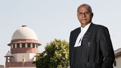 Menschenrechtsanwalt und Aktivist Colin Gonsalves vor dem Supreme Court in Delhi. Gonsalves (66) ist Traeger des 'Right Livelihood' Award 2017, dem sogenannte Alternative Nobelpreis. (c) Kathrin Harms