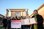 Pressefoto Übergabe der 30.000 Unterschriften++ am 21.12.2016 in Berlin (Berlin).