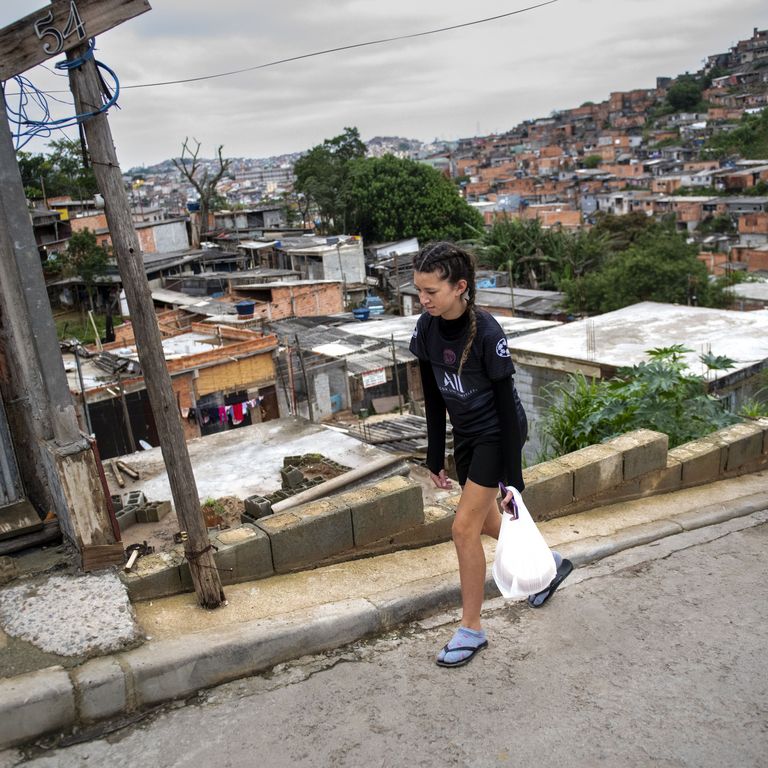 Maria Eduarda de Almeida Barbosa (genannt "Duda", 12 Jahre), Fußballerin im Projekt Piratinha.Projektpartner: Açao Educativa - AE