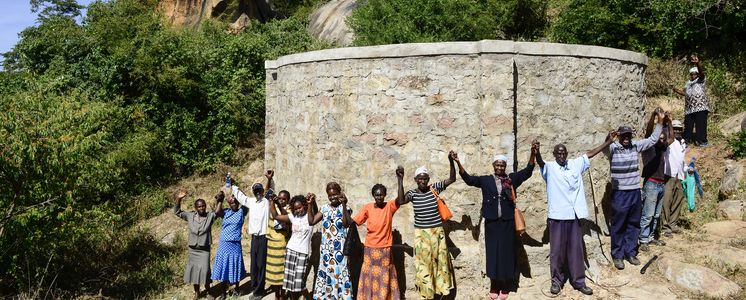 Afrika_Kenia_Regenwasserauffang_Speicherung Projekt Regenwasserauffang an einem Felsen und Speicherung in Tanks zur Nutzung in Dürreperioden Projektpartner ADS-MKE - Anglican Develoment Service - Mount Kenya EastAnglican Develoment Service Mount Kenya East
