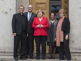 (v.r.n.l.)Dr. h. c. Cornelia Füllkrug-Weitzel, Präsidentin von Brot für die Welt, Judith Ohene, Vorsitzende der Arbeitsgemeinschaft der Entwicklungsdienste e.V., Prälat Dr. Martin Dutzmann und Prälat Dr. Karl Jüsten begrüßen Bundeskanzlerin Dr. Angela Merkel.