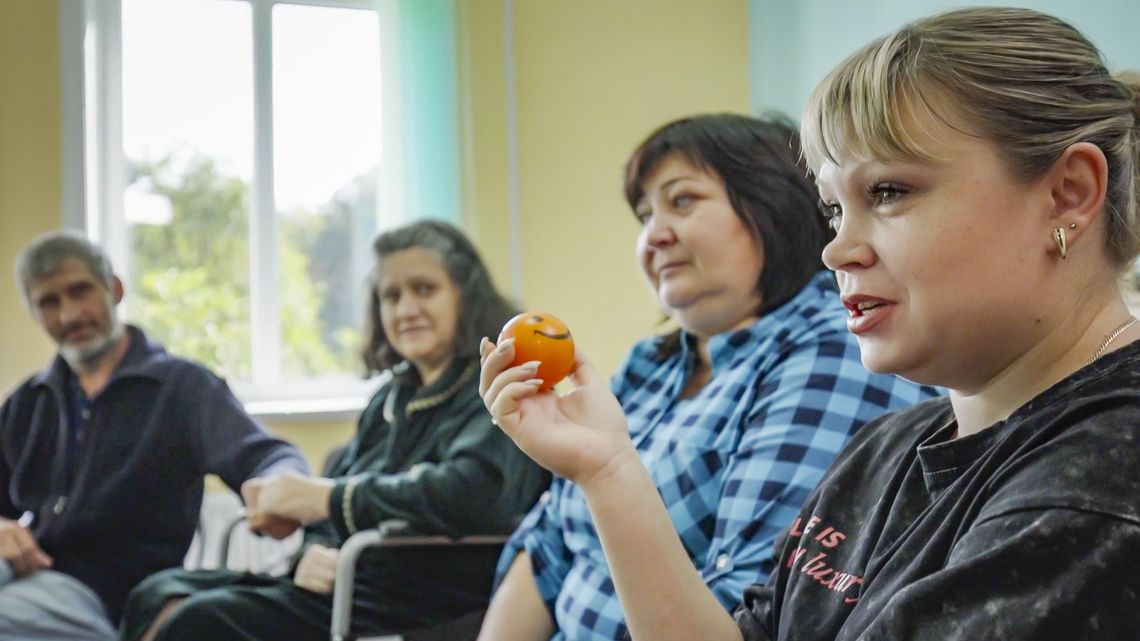 Gruppensitzung in der Notunterkunft