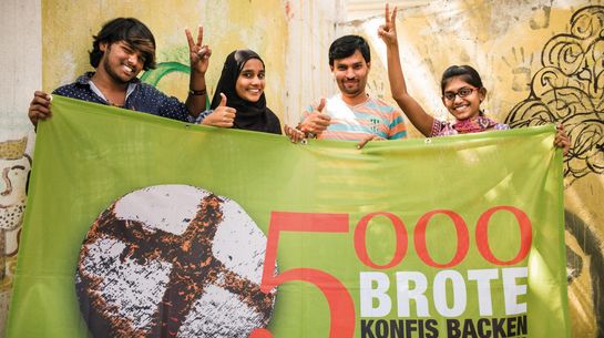5000 Brote Konfis backen Brot für die Welt
