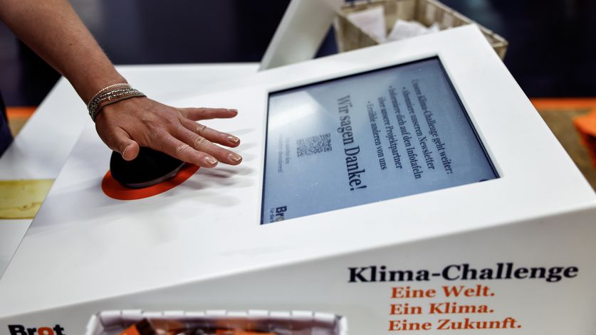 Klima-Challenge am Messestand von Brot für die Welt und Missio auf dem Messegelände, beim Kirchentag 2023 in Nürnberg.