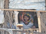 Asiya hat das erste Afar-Geschäft eröffnet. Dort gibt es Brot und Kaffee zu kaufen.