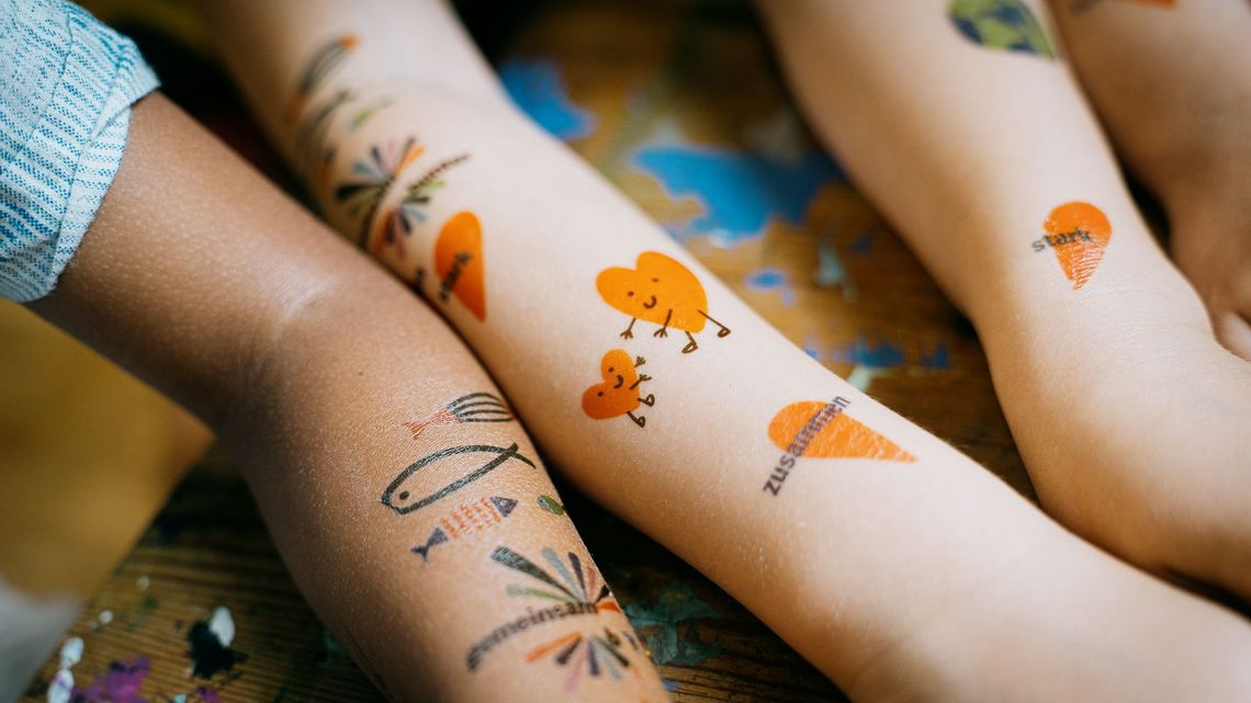 Brot für die Welt Klebe-Tattoos für Kinder und Familien 