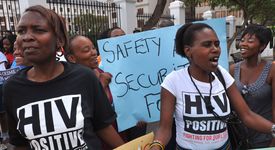 Proteste vor dem Parlament von TAC (Treatment Action Campaign) und SJC (Social Justice Campaign), Open Shuhada Street und anderer gegen Korruption.protest demo outside parliament. 8 March 2011TAC and Social Justice Campaign SJC, Open Shuhada Street. corruption  NPA crime public protector