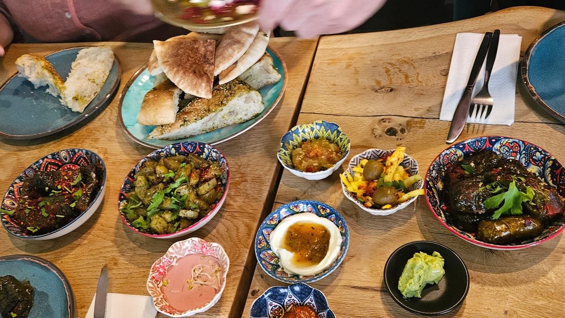 Tagesausklang im Kanaan - einem israelisch-palästinensischen Restaurant. 