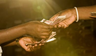 Gruppentreffen der AFREDA Guppe in Kidatu. Neue Kredite werden ausgezahlt, Probleme diskutiert.AFREDA - Kleinkredit-Projekt in Tansania
