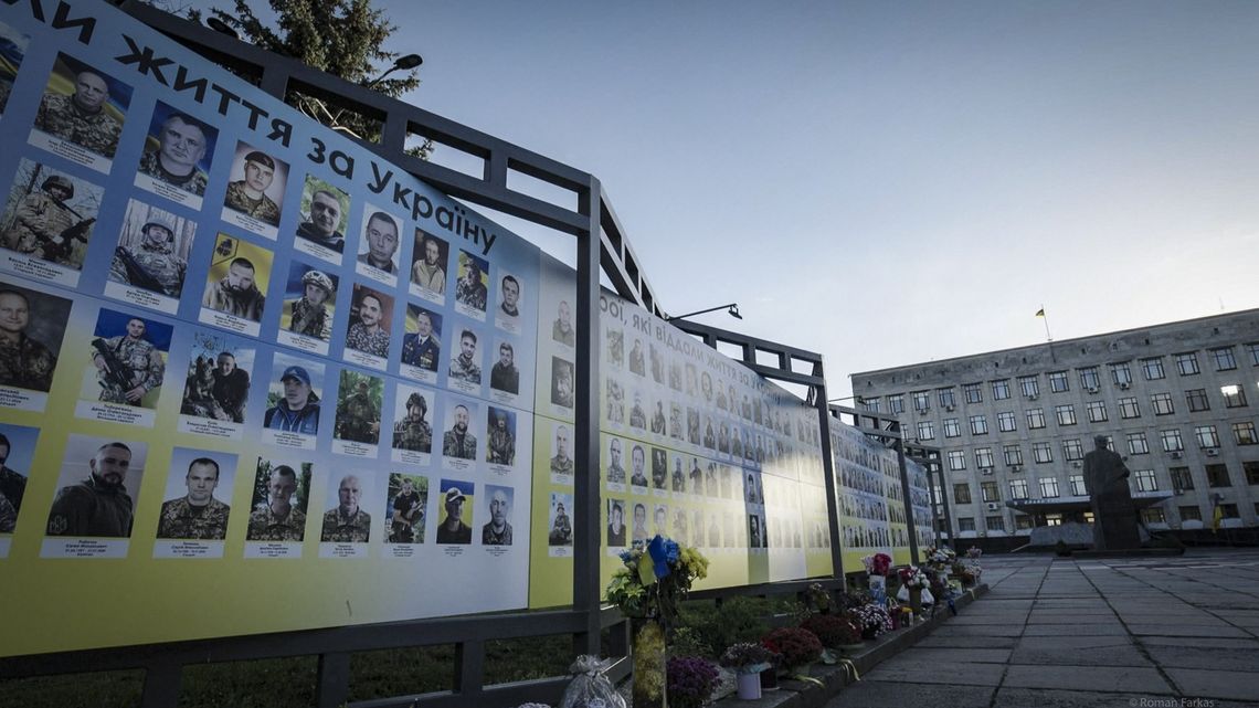 Fotos von gefallenen ukrainischen Soldaten in Schytomyr