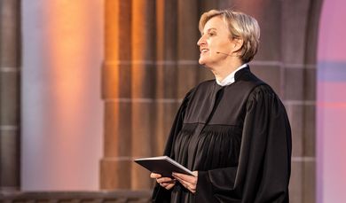 Pfarrerin Dr. Dagmar Pruin, Präsidentin Brot für Welt beim Festgottesdienst zur Eröffnung der 63. Aktion Brot für die Welt am 1. Advent  aus der Christuskirche in Detmold unter dem Motto „Eine Welt. Ein Klima. Eine Zukunft. Gemeinsam für Klimagerechtigkeit“, 28.November 2021 - Detmold.