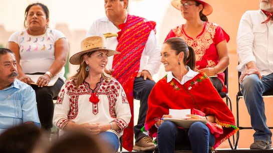 Die zukünftige Präsidentin Mexikos, Claudia Sheinbaum (r.), zusammen mit der gewählten Gouverneurin von Morelos, Margarita Saravia.
