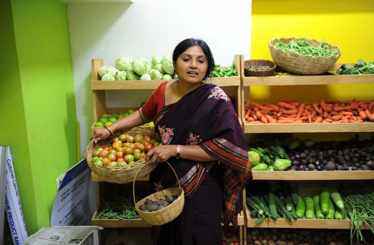 Reportage zur Arbeit von ICRA ICRA, Indien, Ernährung, Einkauf, Verkauf, Geschäft, Lebensmittel, Obst, Gemüse