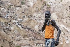 Miners work at the D4 Gakombe coltan quarry in Rubaya, Democratic Republic of Congo, on Friday, May 9, 2025. (AP Photo/Moses Sawasawa)