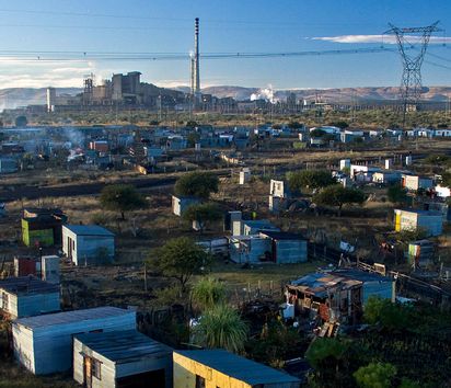 Luftaufnahme der Häuser der Minenarbeiter in Marikana