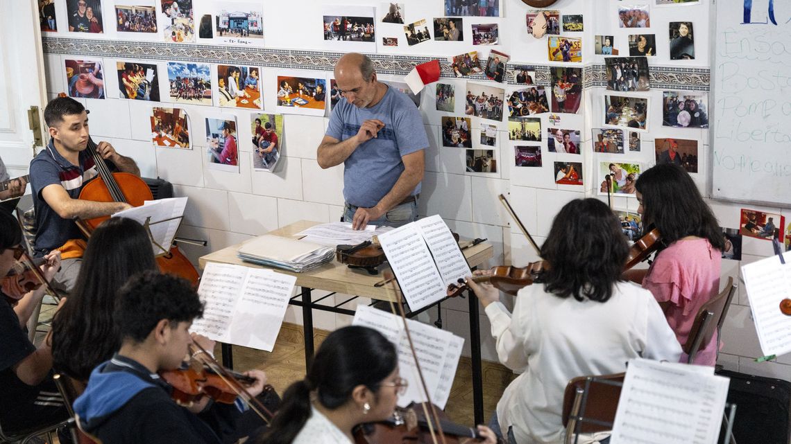 Orchesterprobe im Gemeindezentrum Acción Social Ecuménica