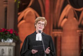 Füllkrug-Weitzel im Talar beim Eröffnungsgottesdienst am 1.Advent 2020