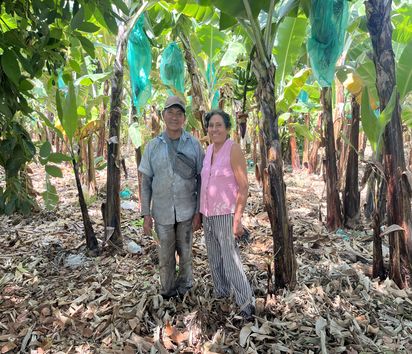 Francisco Vilchez und seine Frau Elisabeth im Bananenhain