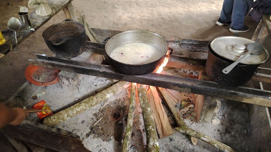 Kochen über dem offenen Feuer