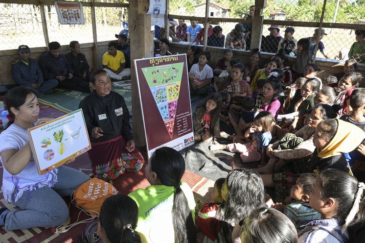 Die Lebensmittelpyramide: Fester beustandteil der Schulungen © Jörg Böthling / Brot für die Welt