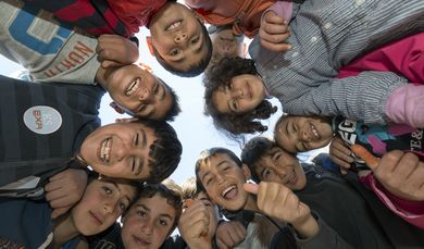 Syrische Fluechtlingskinder die im Gemeindezentrum Bazyan von ehrenamtlichen Kindergaertnerinnen betreut werden.