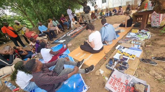 Diskussionen in der Migration Village
