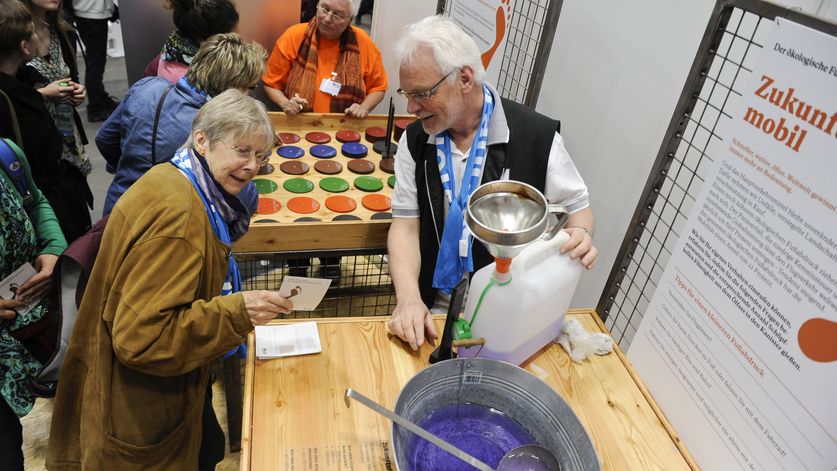 Kirchentag 2013 in Hamburg, Brot für die Welt Ausstellung zum Thema "Der oekologische Fussabdruck"