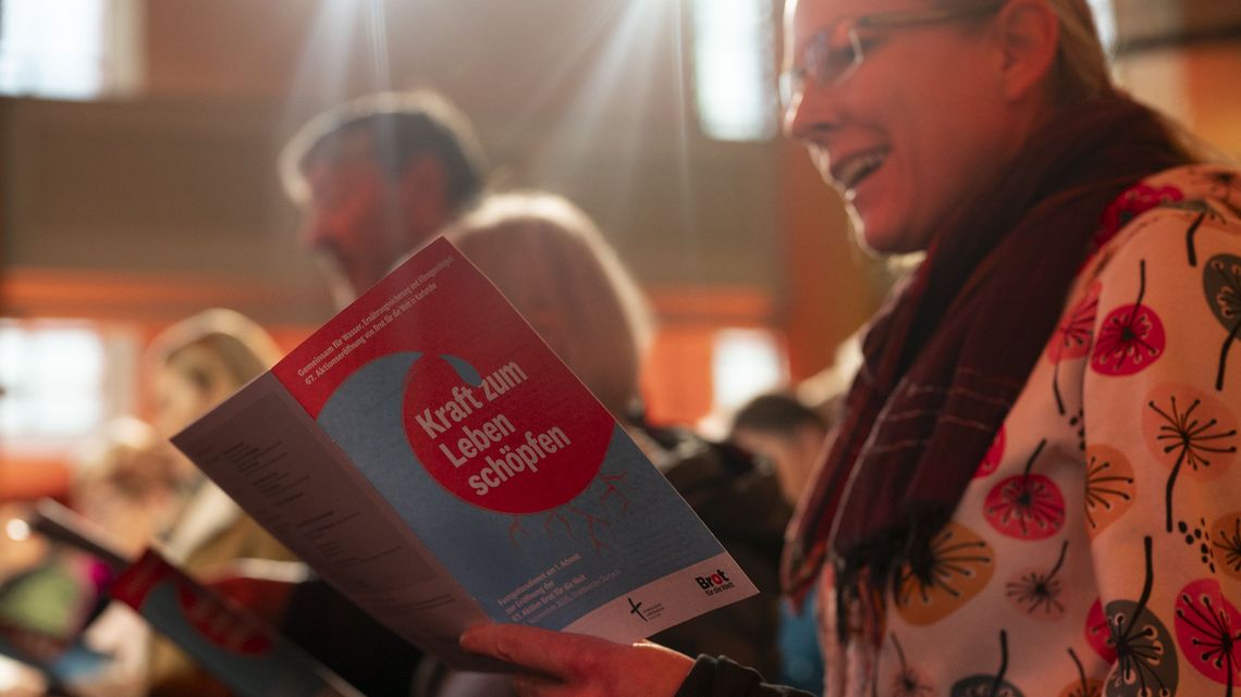 Gottesdienstbesucherin in Durlach