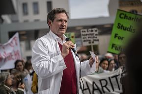 Eckhart von Hirschhausen bei einer Fridays-for- Future-Demonstration in Berlin
